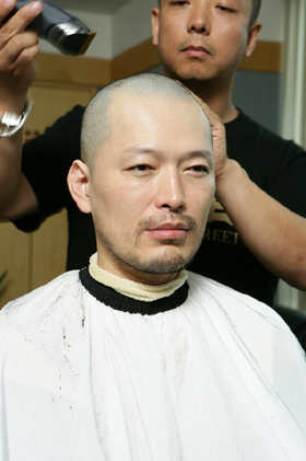 ▲ 영화 '이끼'의 촬영을 위해 삭발을 감행한 정재영 ⓒ 뉴데일리