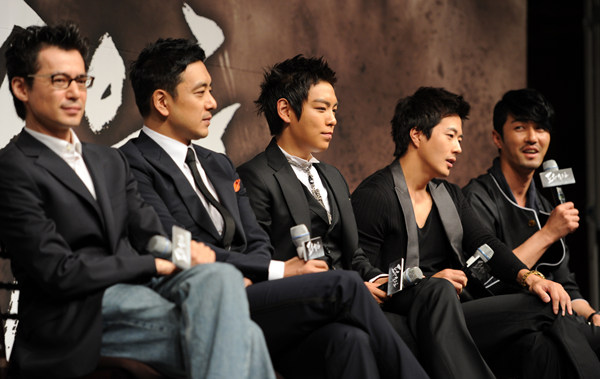 ▲ 영화 '포화속으로' 제작보고회&nbsp;현장(왼쪽부터 이재한 감독, 김승우, T.O.P, 권상우, 차승원)&nbsp;ⓒ 김상엽 기자