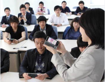 ▲ 이클립스폰 교육에 한창인 LGT 판매사원들 ⓒ 뉴데일리