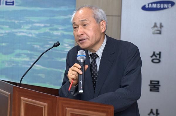 ▲ ICOMOS 한국위원회 이상해 위원장이 영릉지역이 여주보로 영향을 받지 않을 것이라고 설명하고 있다. ⓒ 김상엽 기자