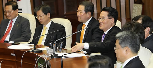 ▲ 19일 국회에서 열린 민주당 의원총회 ⓒ연합뉴스