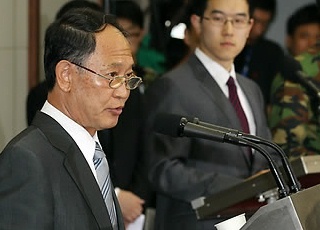 ▲ 윤덕용 민군합동조사단장이 20일 오전 국방부 대회의실에서 천안함 조사결과를 발표하고 있다. ⓒ 연합뉴스