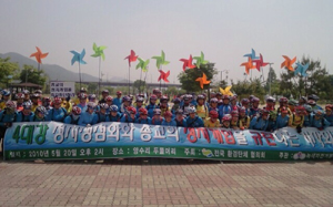 ▲ 환경협 회원들은 20일 오후 양수리 두물머리 4대강반대 미사 장소에 모여 4대강 정치쟁점화 등의 중단을 촉구하는 기자회견을 가졌다. ⓒ 뉴데일리