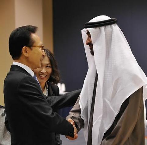 ▲ 원전수주 대화하는 이명박 대통령과 모하메드 왕세제. ⓒ 연합뉴스