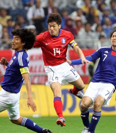 ▲ 24일 일본 사이타마 스타디움에서 열린 한-일 축구대표팀 평가전에서 박지성이 선제골을 넣고 있다. ⓒ 연합뉴스&nbsp;