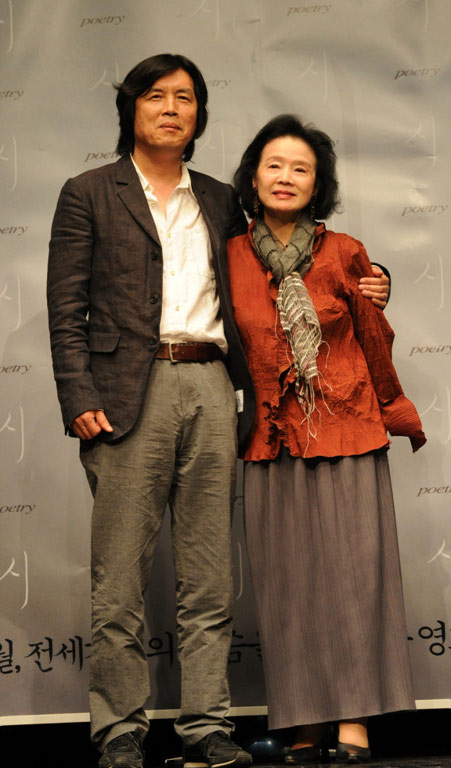 ▲ 영화 '시' 공식 기자회견에 참석한 이창동 감독과 윤정희 ⓒ 박지현 기자 