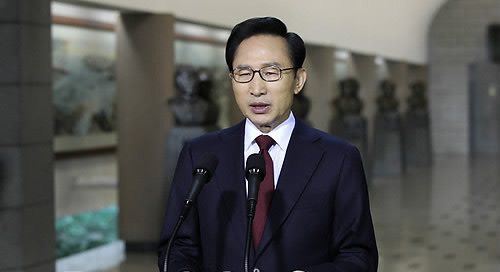 ▲ 천안함 사태와 관련, 이명박 대통령이 24일 오전 서울 용산 전쟁기념관에서 대국민 담화를 발표하고 있다. ⓒ연합뉴스