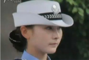 ▲ 중국의 얼짱 여자 교통경찰관 ⓒ 온바오닷컴