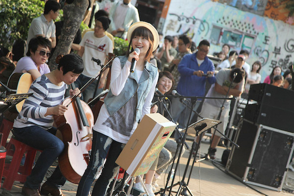 ▲ '요술밴드' 홍대 게릴라 콘서트 현장 ⓒ 뉴데일리