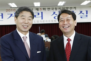 ▲ 이계진(왼쪽)후보와 이광재 후보는 원주중학교와 원주고등학교  선후배간이다. ⓒ 뉴데일리