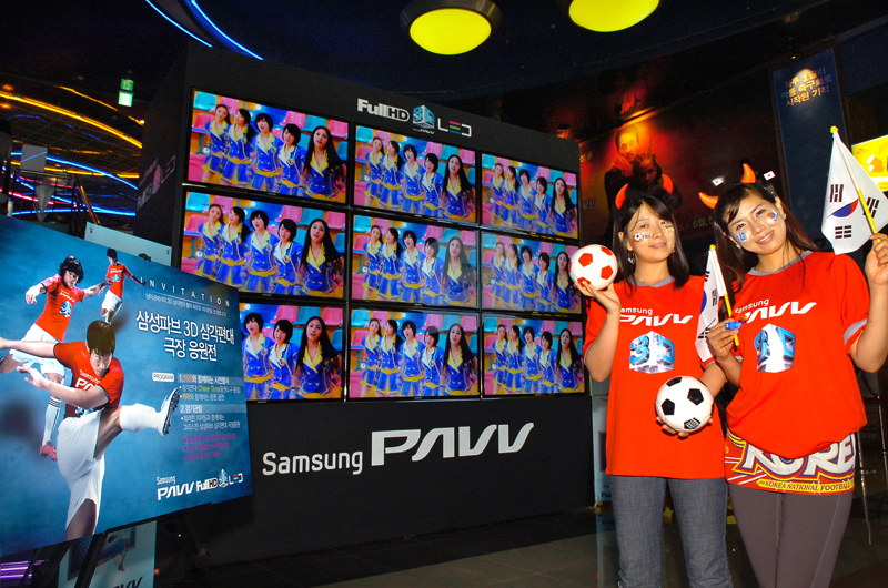 ▲ 삼성파브가 대한민국 축구 국가대표팀이 그리스와 경기를 치르는 12일(토)과 아르헨티나와 경기를 펼치는 17일(목), 삼성파브 고객을 대상으로 전국 주요 도시의 극장에서 '삼성파브 3D 삼각편대 극장 응원전'을 펼친다. ⓒ 뉴데일리