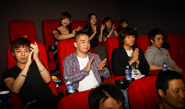 ▲ 영화 '포화속으로' VIP 시사회에 참석한 빅뱅과 2NE1 ⓒ 뉴데일리