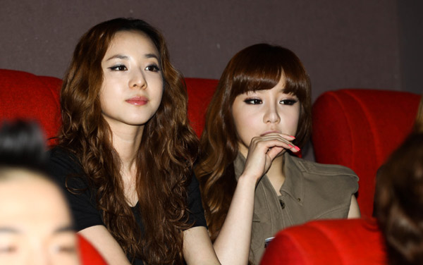 ▲ 영화 '포화속으로' VIP 시사회에 참석한 2NE1 ⓒ 뉴데일리