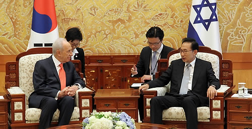 ▲ 이명박 대통령이 10일 오전 청와대에서 시몬 페레스 이스라엘 대통령과 정상회담을 하고 있다. ⓒ연합뉴스