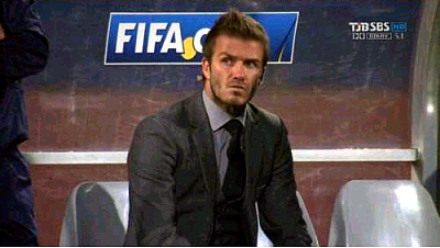 ▲ 골키퍼 실책에 정색하는 표정이 카메라에 담긴 데이비드 베컴 ⓒ 방송화면 캡쳐