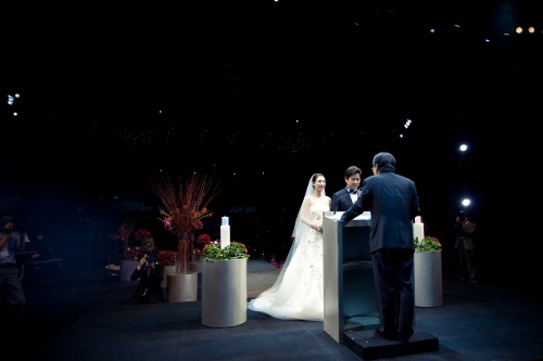 ▲ 하객으로 참석한 배우 장서희가 포즈를 취하고 있다.