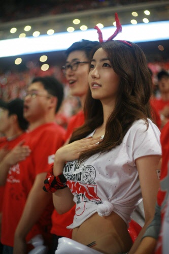 ▲ 그리스 응원녀로 주목받은 신인배우 송시연. 