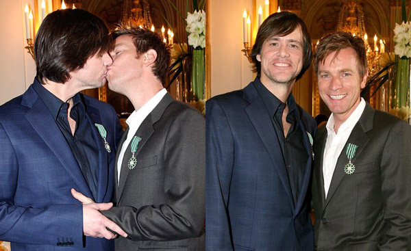 ▲ 프랑스 문화훈장 수상 직후 키스를 나누는 할리우드 배우 짐 캐리와 이완 맥그리거 ⓒ fame pictures