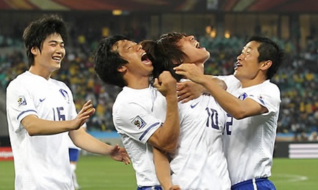 ▲ 대한민국 대표팀은 23일 새벽 나이지리아전에서 박주영이 골을 넣은 뒤 환호하고 있다. ⓒ 연합뉴스