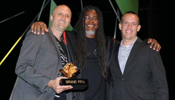 ▲ 프로모 액티베이션&PR 부문의 그랑프리 수상자들이 기뻐하고 있다. ⓒ 뉴데일리