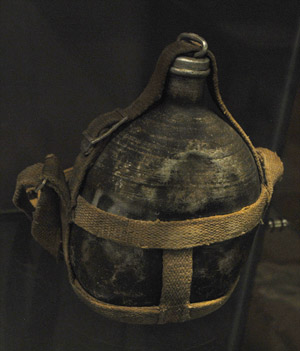 ▲ 중공군의 휴대용 수통