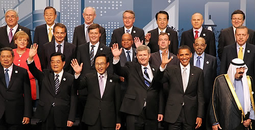 ▲ 캐나다 토론토 G20 정상회의에 참석중인 이명박 대통령과 각국 정상들이 27일(현지시간) 토론토컨벤션센터에서 기념촬영을 하고 있다. ⓒ&nbsp;연합뉴스