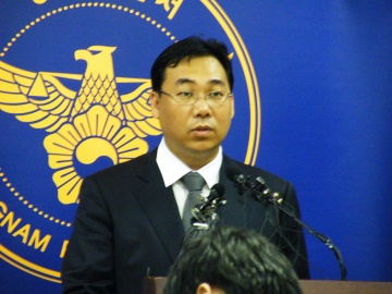 ▲ 30일 새벽 자택에서 시신으로 발견된 배우 박용하의 '사인'을 조사한 경찰은 이날 오후 3시 30분 수사결과 브리핑에서 