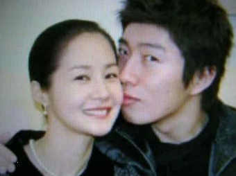 ▲ '테란의 황제' 임요환과 탤런트 김가연 커플의 다정한 한 때.