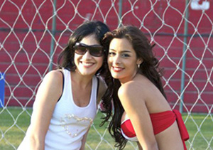 ▲ 파라과이 '핸드폰녀' ⓒ&nbsp;페이스북 캡처&nbsp;