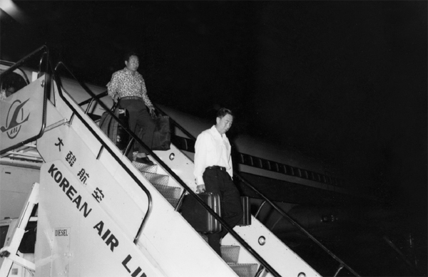 ▲ 오랜 억류생활 끝에 극적으로 풀려나 김포공항에 내릴 때의 모습 ⓒ 뉴데일리