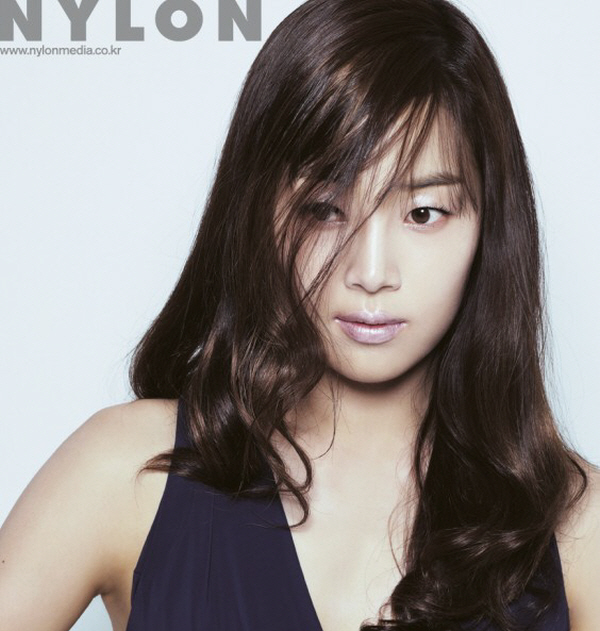 ▲ 나일론 화보에서 색다른 매력을 선보인 한지혜 ⓒ 뉴데일리
