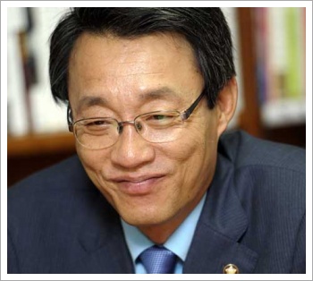 ▲ 7.14전당대회에 출사표를 던진 김성식 의원이 뉴데일리와 인터뷰를 갖고 있다 ⓒ사진=박지현기자