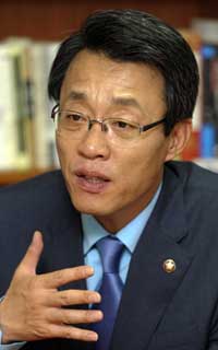 ▲ 7.14전당대회에 출사표를 던진 김성식 의원이 뉴데일리와 인터뷰를 갖고 있다 ⓒ사진=박지현기자