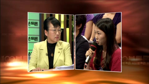 ▲ 시민논객으로 참여한 대학생이 김진애의원에게 '4대강 사업에 대하여 의견이 다른 박준영 전남도지사를 출당시켜야한다'고 주장한 것이 잘못되지 않았냐는 지적을 하고 있다. ⓒ 뉴데일리