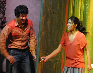 ▲ 에디 役 한정수의 즉흥연기에 당황한 상대 메이 役의 김정화 ⓒ 뉴데일리