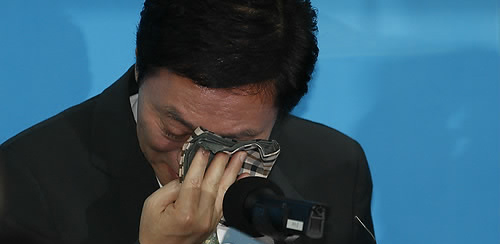 ▲ 한나라당 정두언 의원이 12일 한나라당 여의도 당사에서 열린 기자간담회에서 권력투쟁설과 관련, 