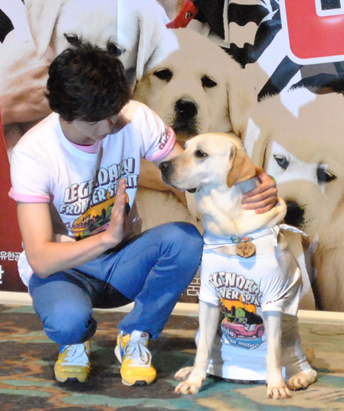 ▲ 영화 '마음이2' 언론시사회에 참석한 배우 송중기와 달이 ⓒ 뉴데일리