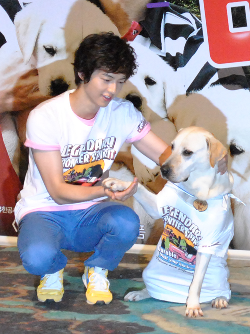 ▲ 영화 '마음이2' 언론시사회에 참석한 배우 송중기와 달이 ⓒ 뉴데일리