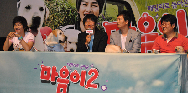 ▲ 영화 '마음이2' 언론시사회 현장(좌측부터 배우 송중기, 달이, 성동일, 김정태, 이정철 감독) ⓒ 뉴데일리