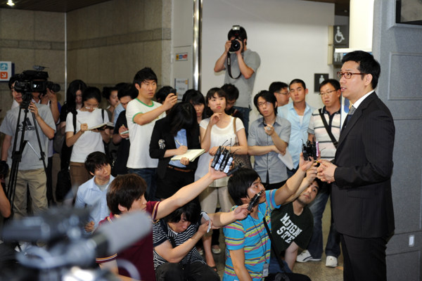 ▲ 재판 직후 강병규가 간단한 소감을 피력하고 있다.  ⓒ 김상엽 기자