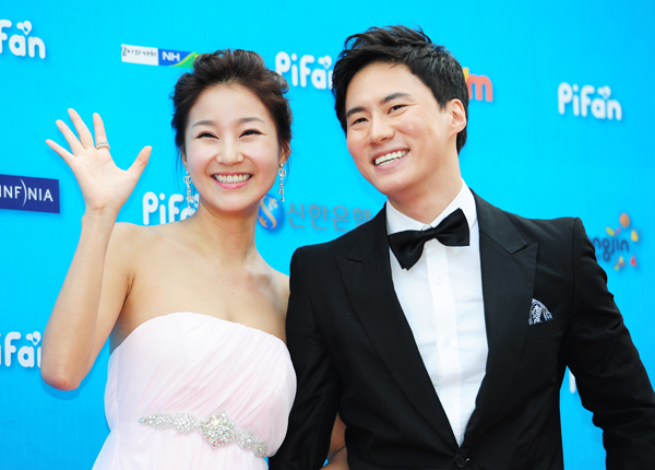 ▲ 제14회 부천국제판타스틱영화제 개막식에 참석한 배우 서이나(좌)와 이환(우) ⓒ 김상엽 기자