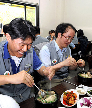 ▲ 직장인 77.7%가 복날 메뉴로 삼계탕 등 닭요리를 가장 선호하는 것으로 나타났다 ⓒ 뉴데일리