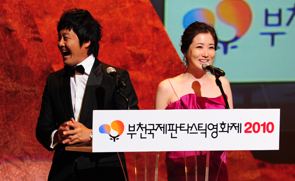 ▲ 부천국제판타스틱영화제 개막식 사회를 맡은 배우 공형진(좌)과 최정원(우) ⓒ 김상엽 기자