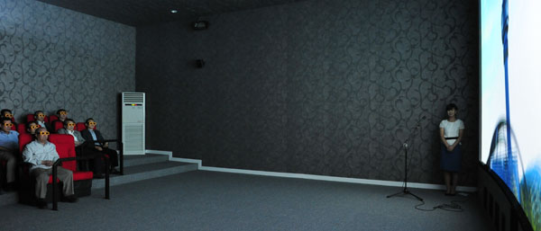 ▲ 홍보관 3층 4D영상관에서 국토부 관계자들이 가상현실 영화를 점검하고 있다. ⓒ 뉴데일리