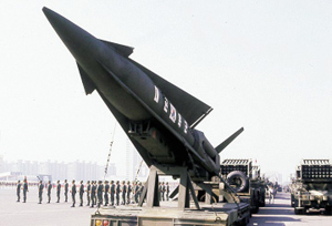 ▲ 수직 발사대에 실린 현무-1미사일 ⓒ&nbsp;자료사진