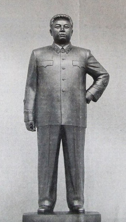 ▲ 북한군 기관지 '조선인민군'에 게재된 김정일 국방위원장의 군복 입은 동상 ⓒ 연합뉴스