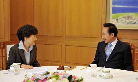 ▲ 이명박 대통령과 박근혜 전 한나라당 대표. ⓒ연합뉴스