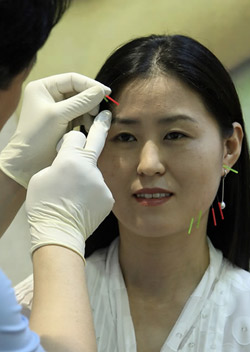 ▲ 직장인이 성형수술에 들인 비용을 회수하는데는 30년 이상이 걸린다는 연구결과가 나왔다.&nbsp;ⓒ 뉴데일리