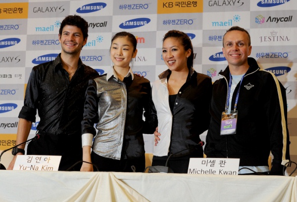 ▲ 22일 오후 2시 경기도 고양시 킨텍스 2층 회의실에서 열린 '삼성 애니콜 하우젠 2010 올댓 스케이트 서머' 아이스쇼 기자회견에 참석한 스테판 랑비엘, 김연아, 미셸 콴, 데이비드 윌슨(좌측부터).  ⓒ 이오봉 기자