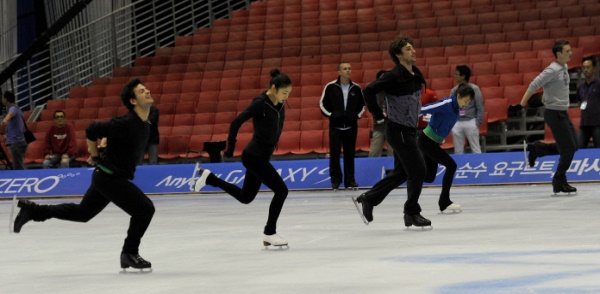 ▲ 김연아 등 아이스쇼 참가 선수들이 공연 연습에 몰두 하고 있다.&nbsp; ⓒ 이오봉 기자